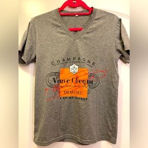 Veuve Cliquot champagne v neck Tshirt Grey size Small